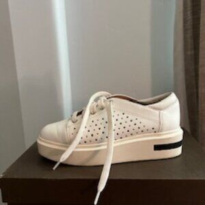 White dress tennies- Linea Paolo